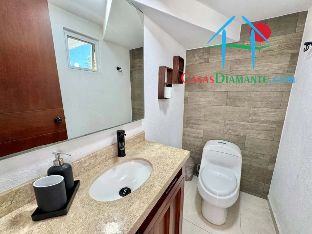 Casa con terraza, jacuzzi, salida al jardín y áreas comunes — foto 8