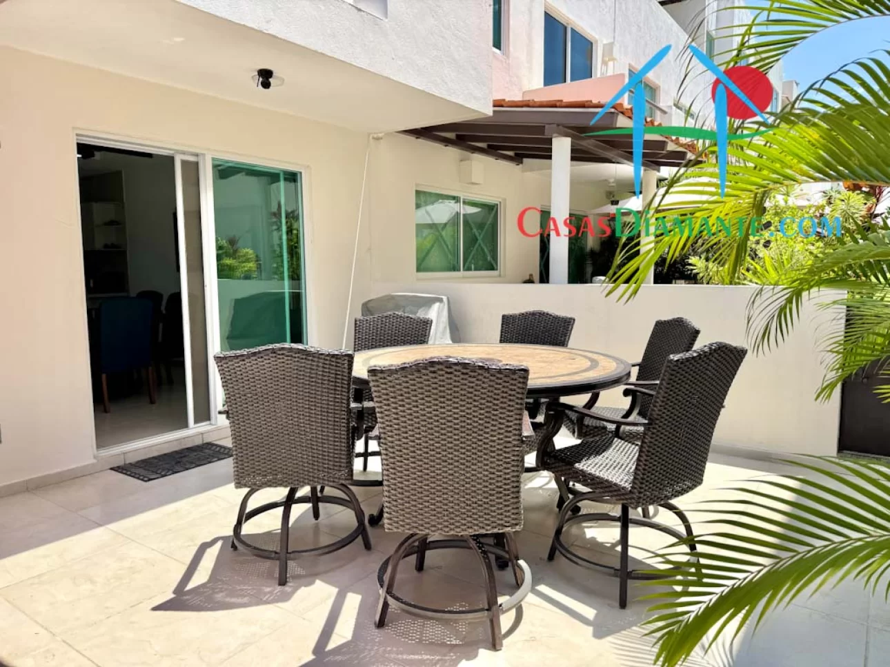 Casa con terraza, jacuzzi, salida al jardín y áreas comunes — foto 14