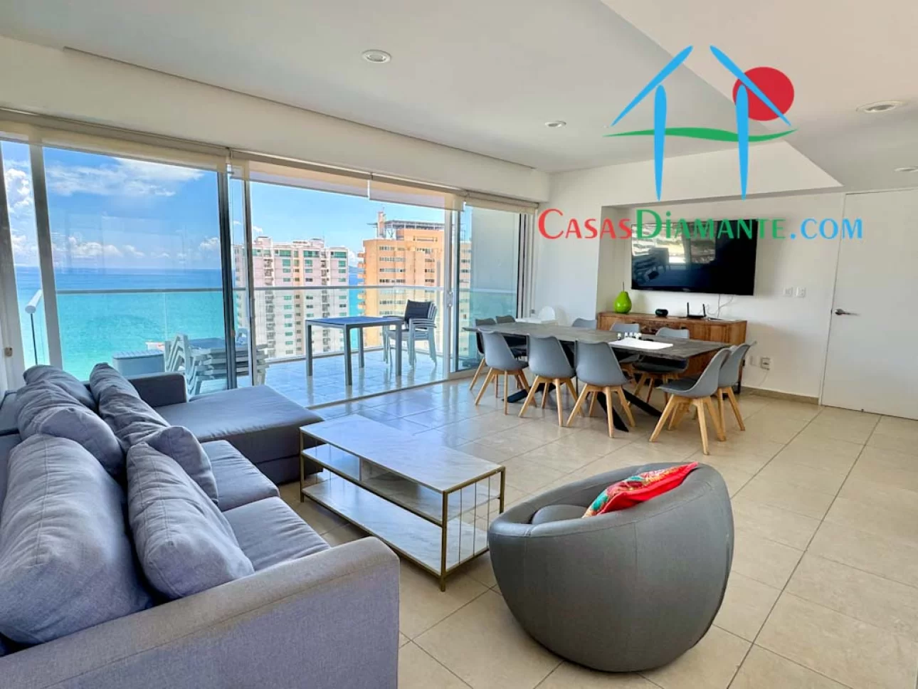 Departamento con 3 recámaras y terraza con vista al mar