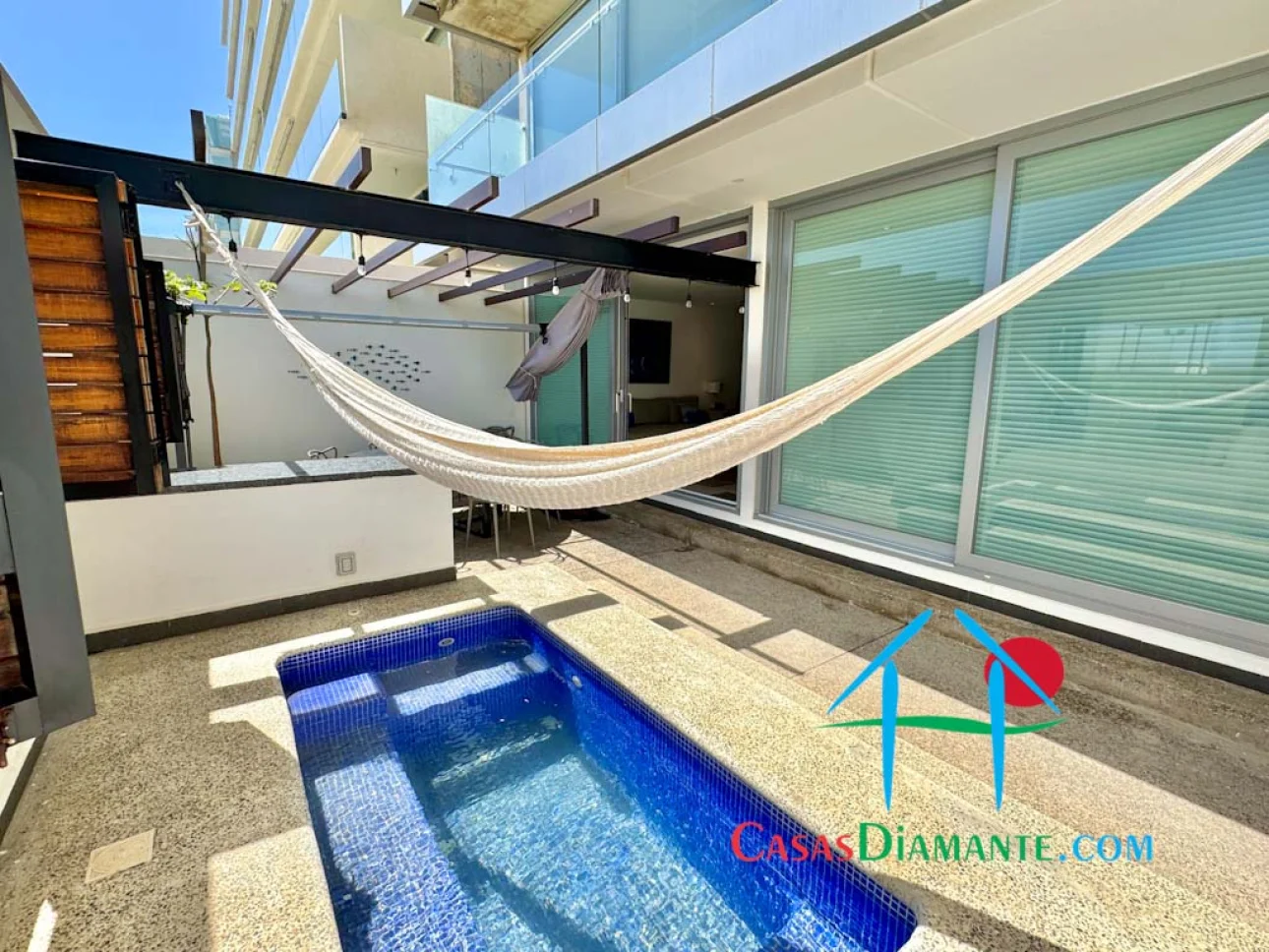 De playa con terraza, jacuzzi privado y salida al mar — foto 4