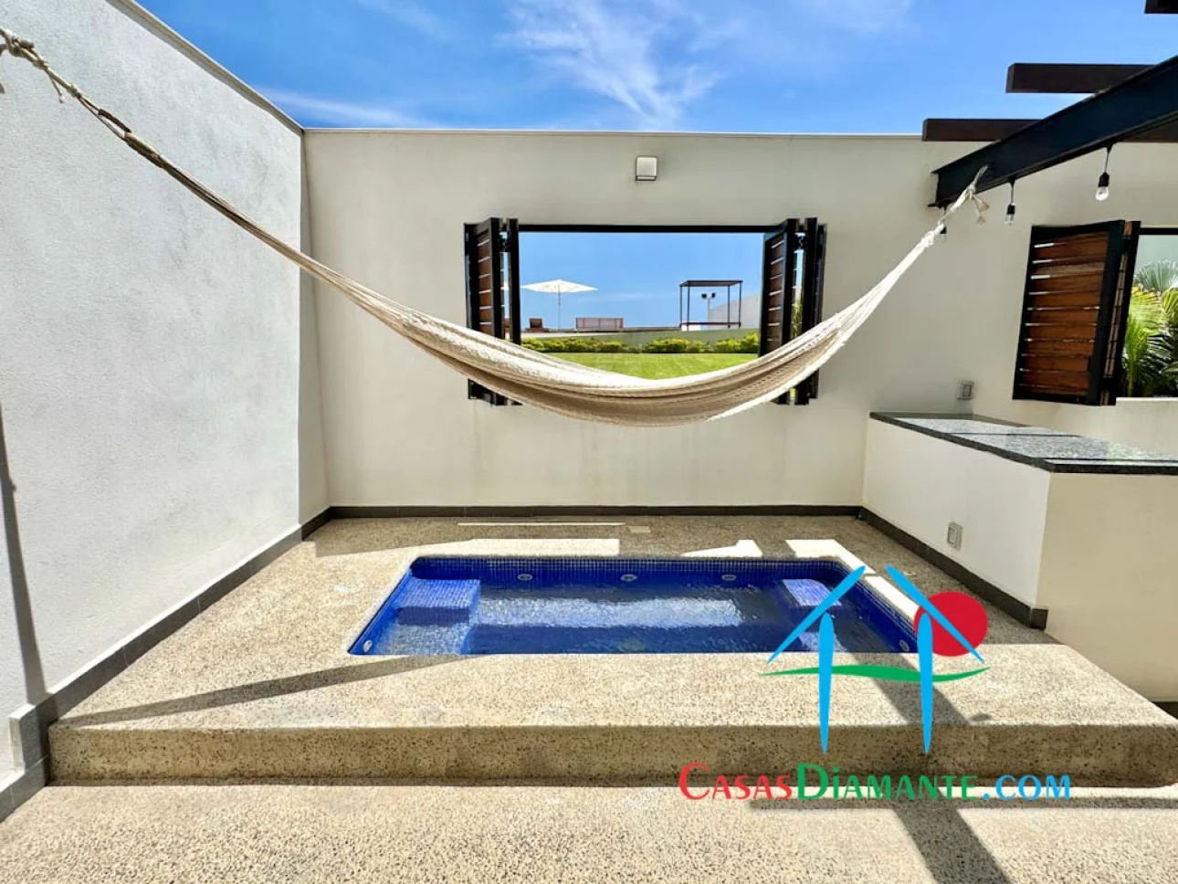 De playa con terraza, jacuzzi privado y salida al mar — foto 3