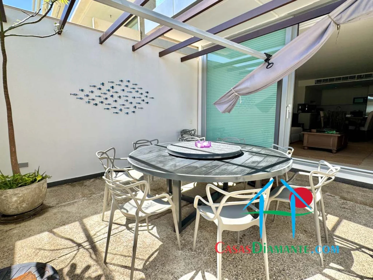 De playa con terraza, jacuzzi privado y salida al mar — foto 8