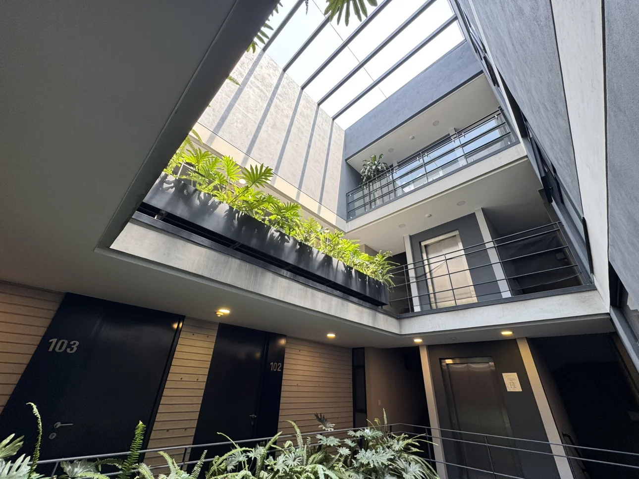 Departamento con terraza en Del Valle Sur | 79 m² | 1R — foto 2