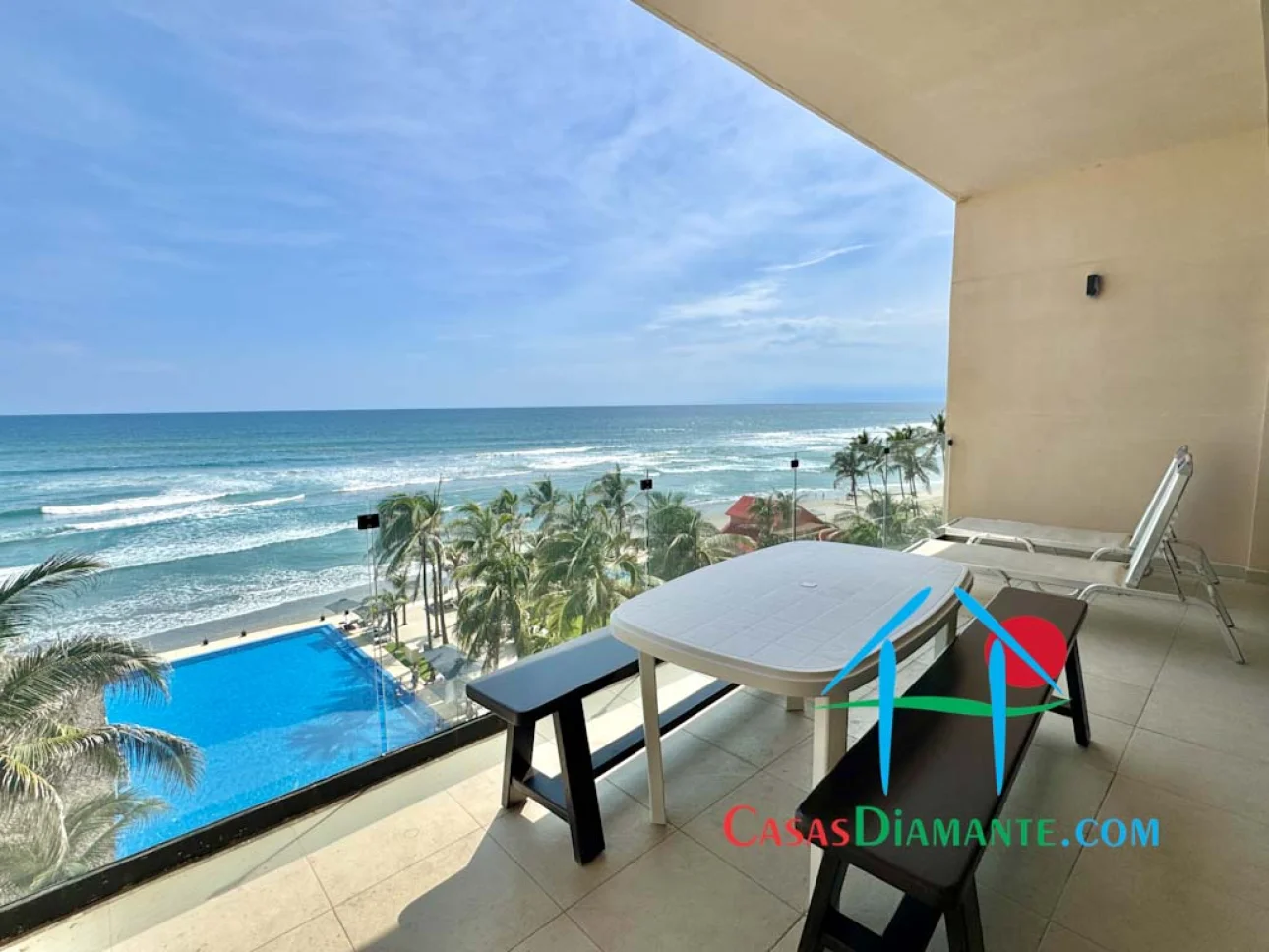 A pie de playa con terraza y vista frontal al mar - 7