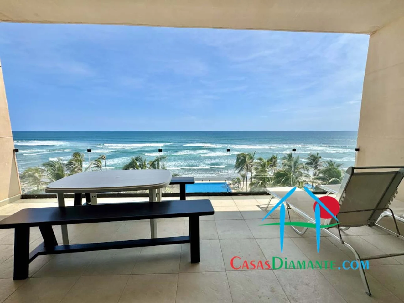 A pie de playa con terraza y vista frontal al mar - 6