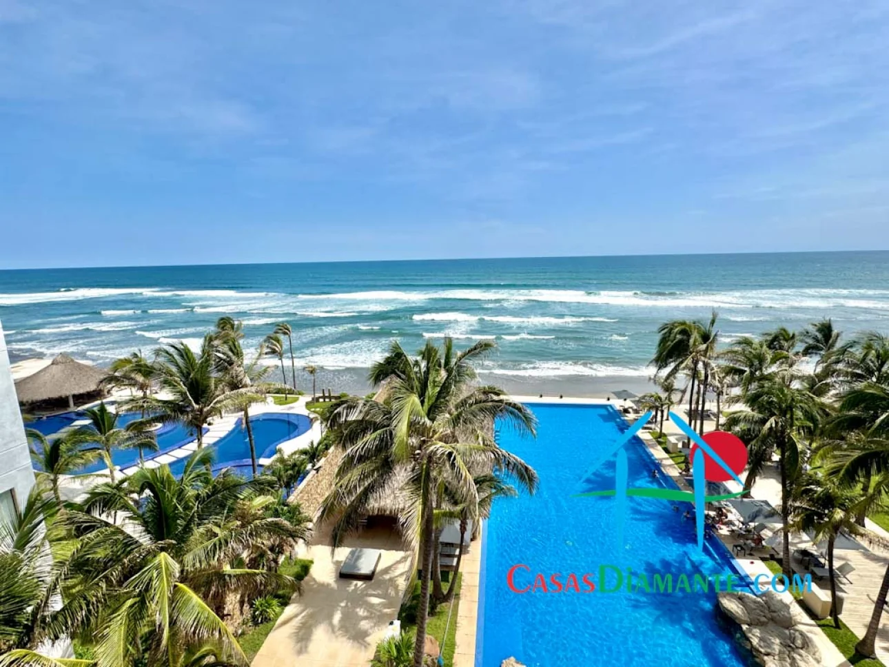 A pie de playa con terraza y vista frontal al mar - 11
