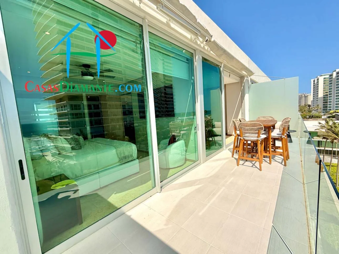 En exclusivo condominio de playa. Con terraza y vista al mar — foto 12